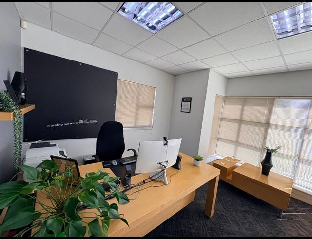 983M² OFFICE FOR SALE IN FOURWAYS